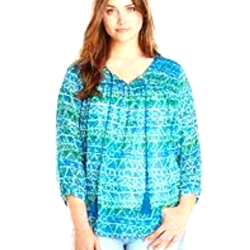 TWO by VINCE CAMUTO Playful Batik Pintuck Peasant Blouse. NWT LARGE